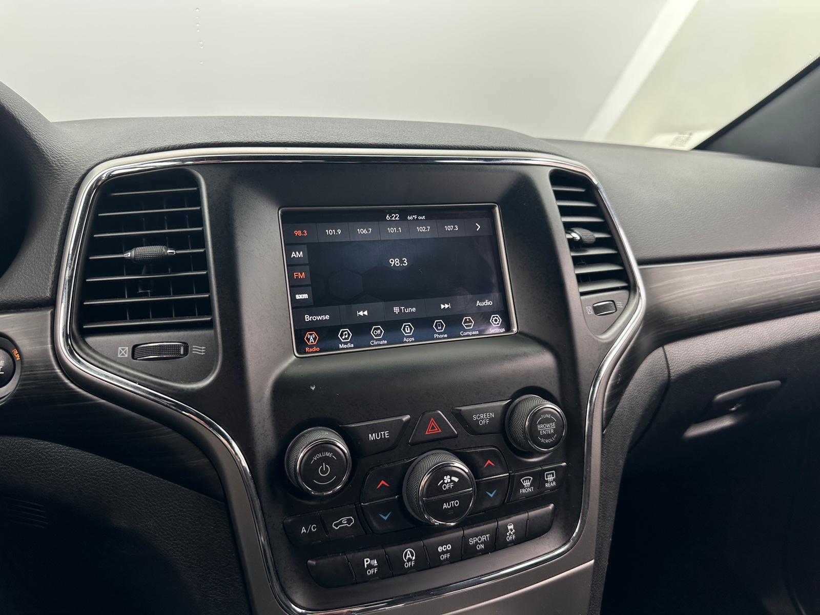 Thumbnail: 2019 Jeep Grand Cherokee - 4