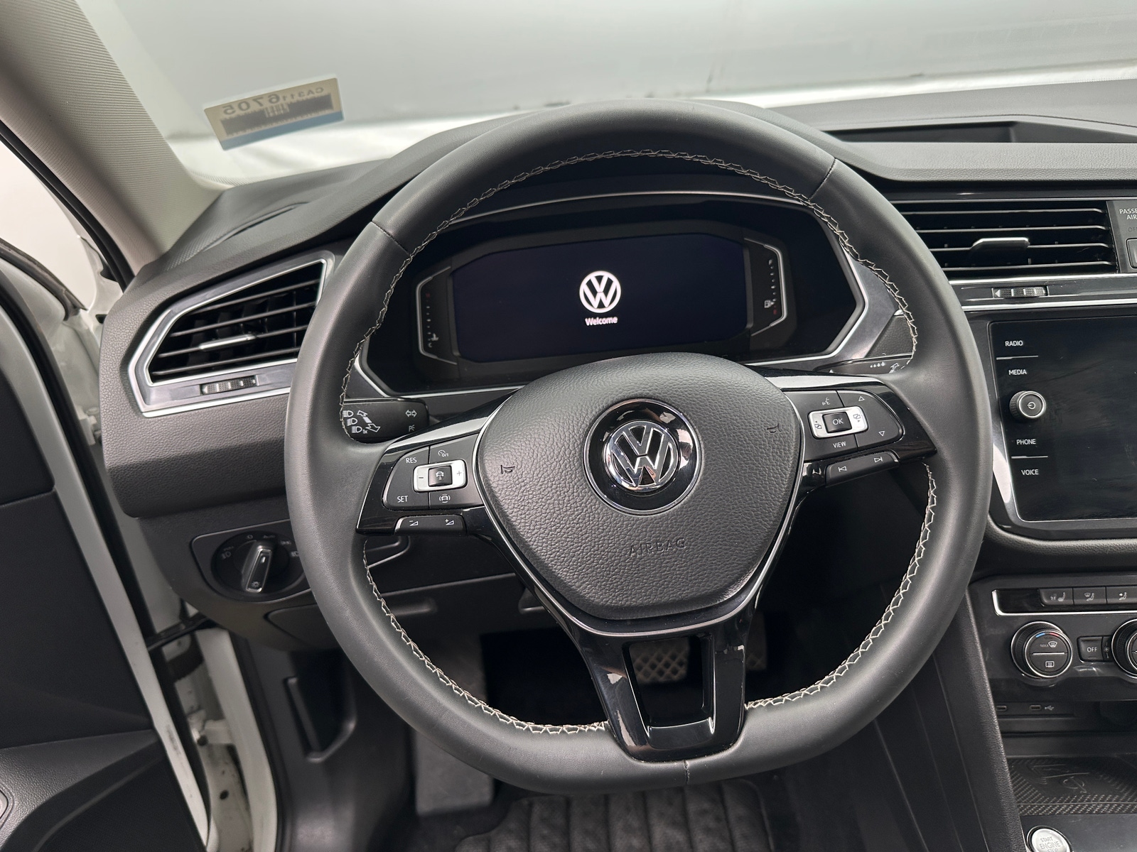 Thumbnail: 2021 Volkswagen Tiguan - 4