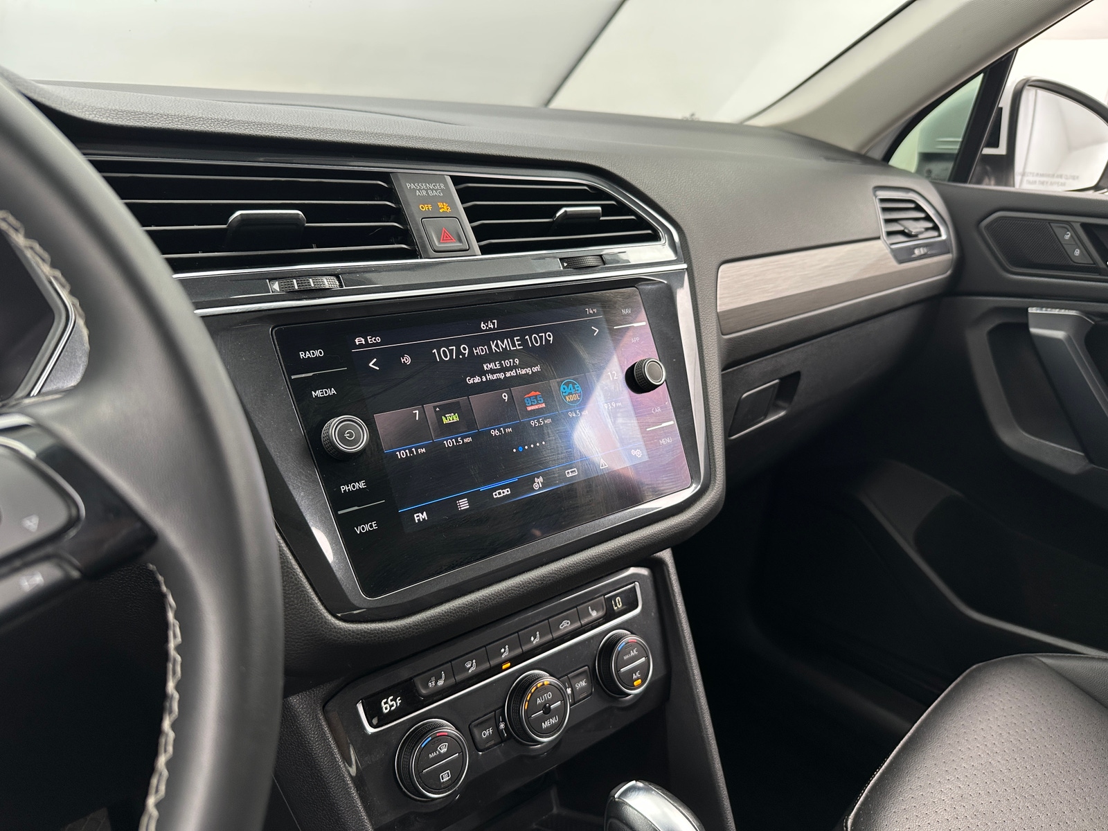 Thumbnail: 2021 Volkswagen Tiguan - 3