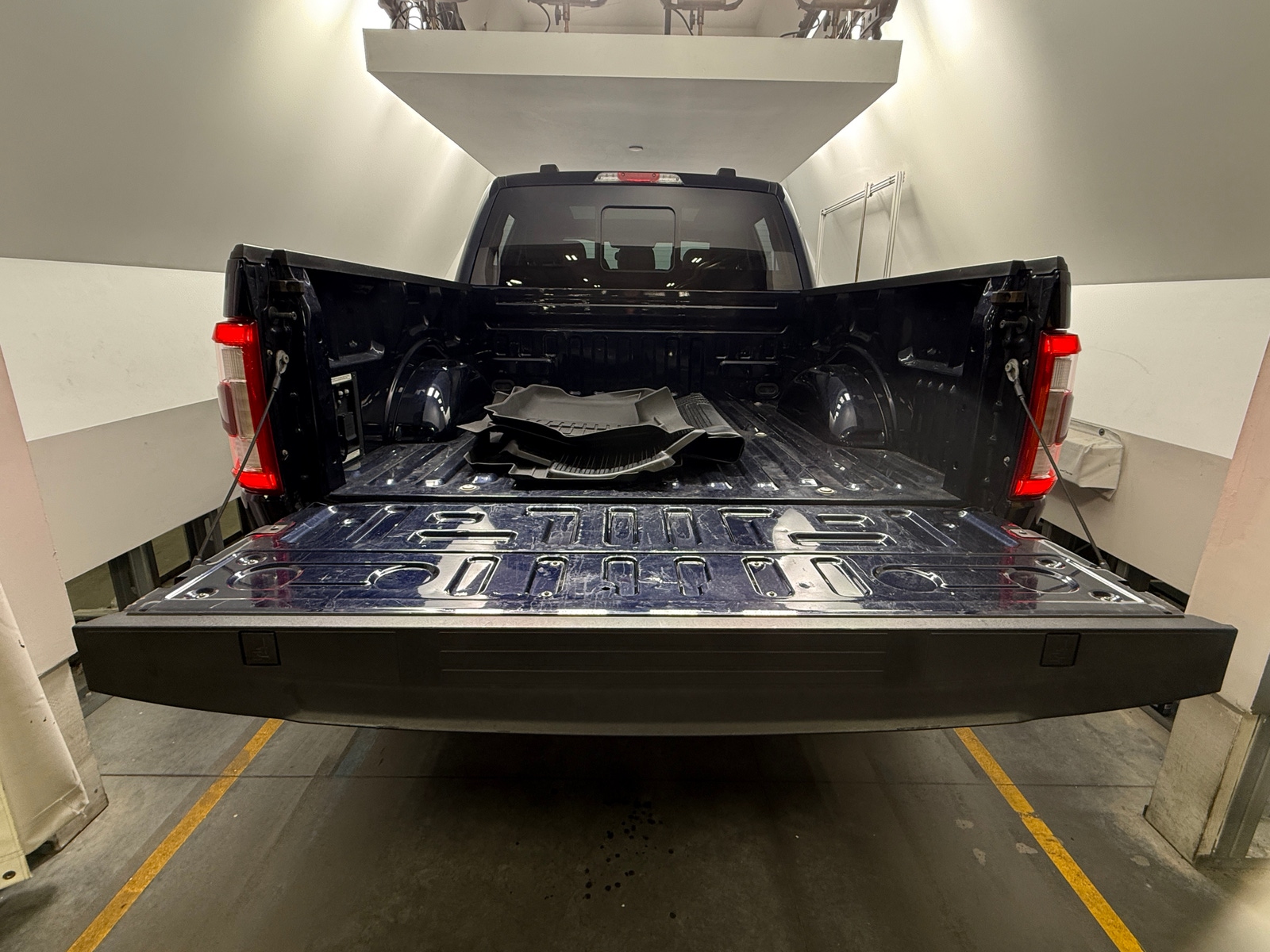 Thumbnail: 2022 Ford Econoline - 7