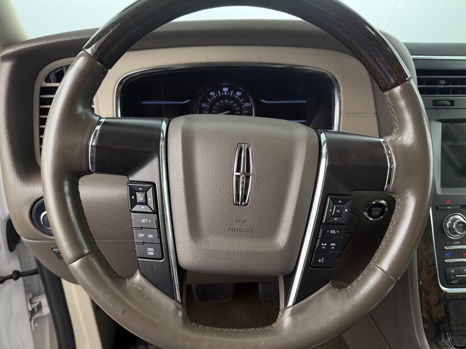 Thumbnail: 2017 Lincoln Navigator - 4