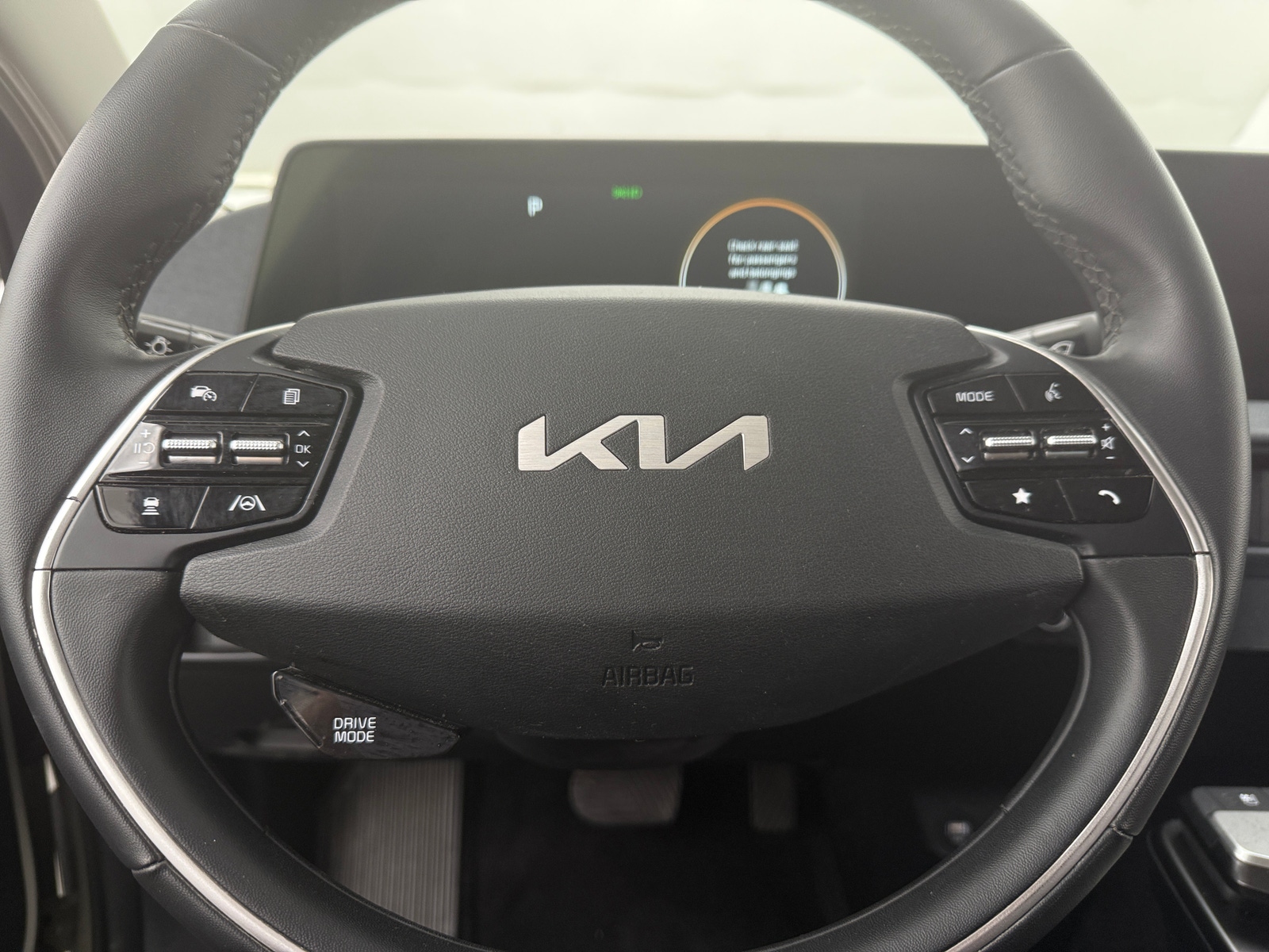 Thumbnail: 2022 Kia EV6 - 4