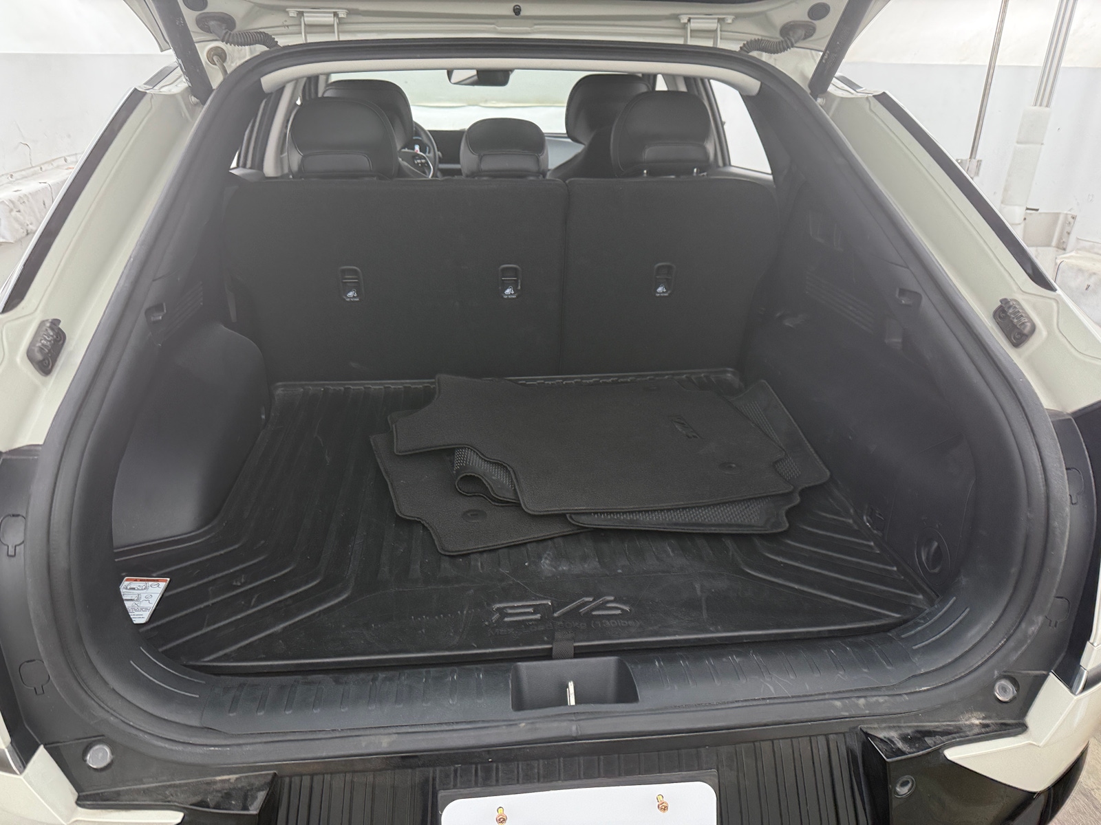 Thumbnail: 2022 Kia EV6 - 6