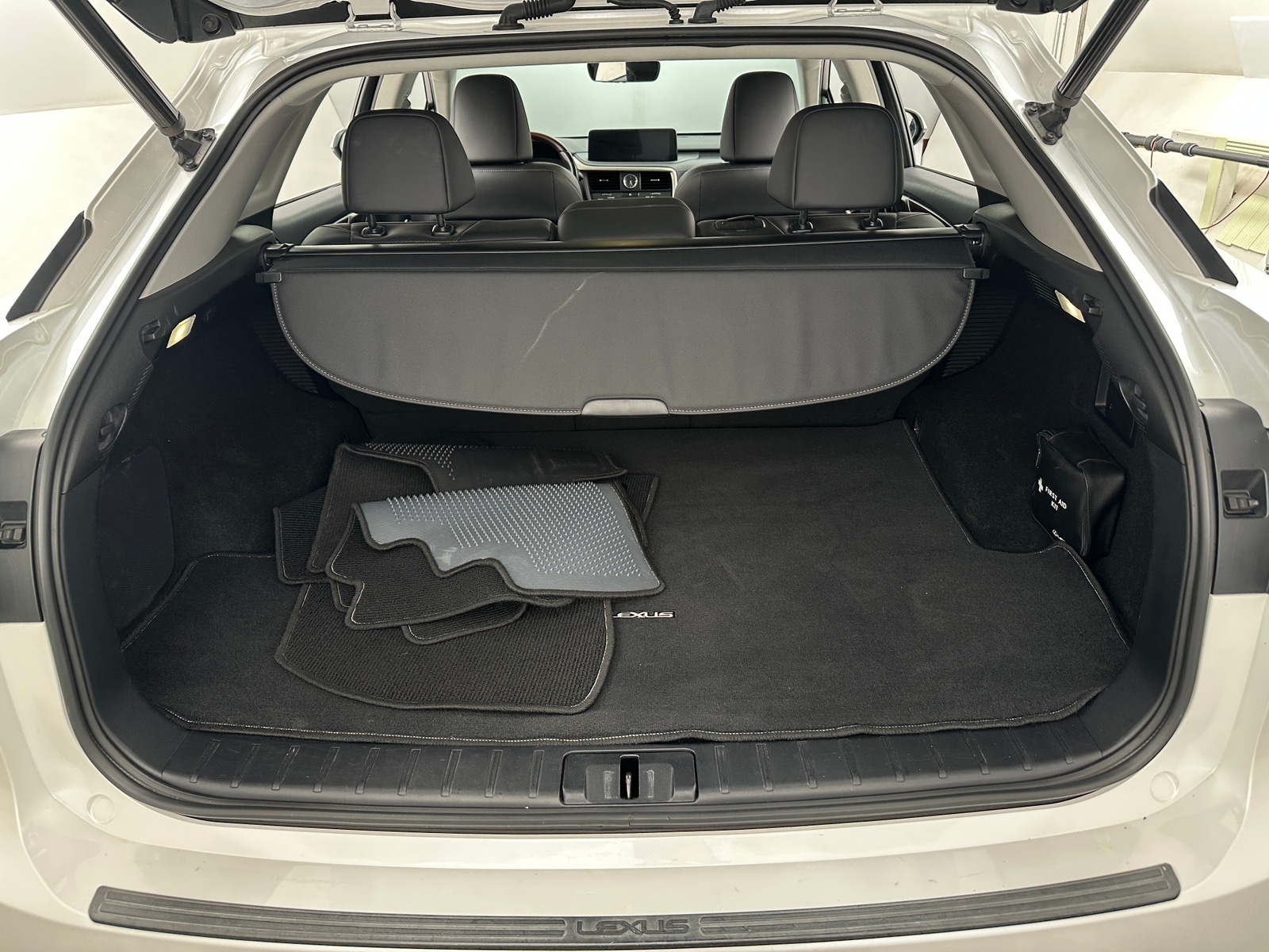 Thumbnail: 2020 Lexus RX - 6