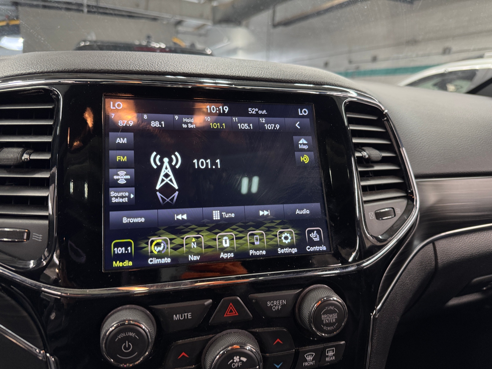 Thumbnail: 2019 Jeep Grand Cherokee - 3