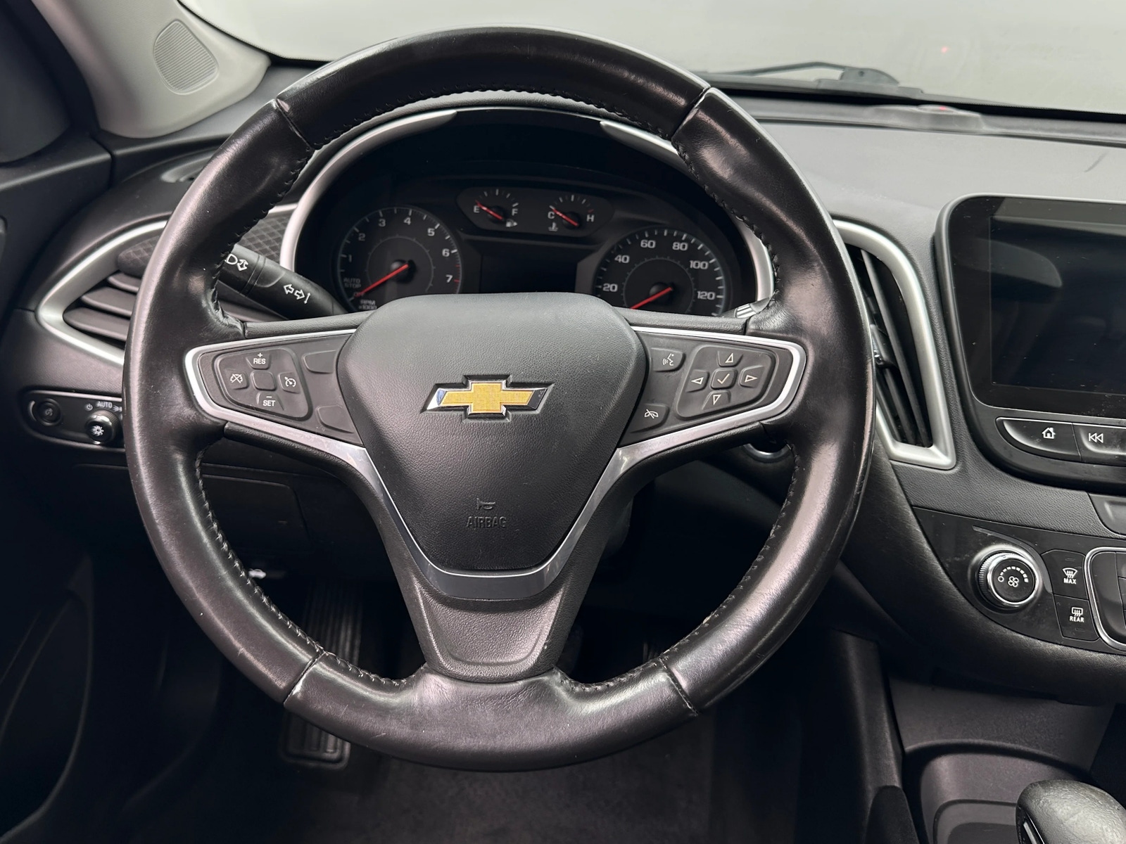 Thumbnail: 2022 Chevrolet Malibu - 5