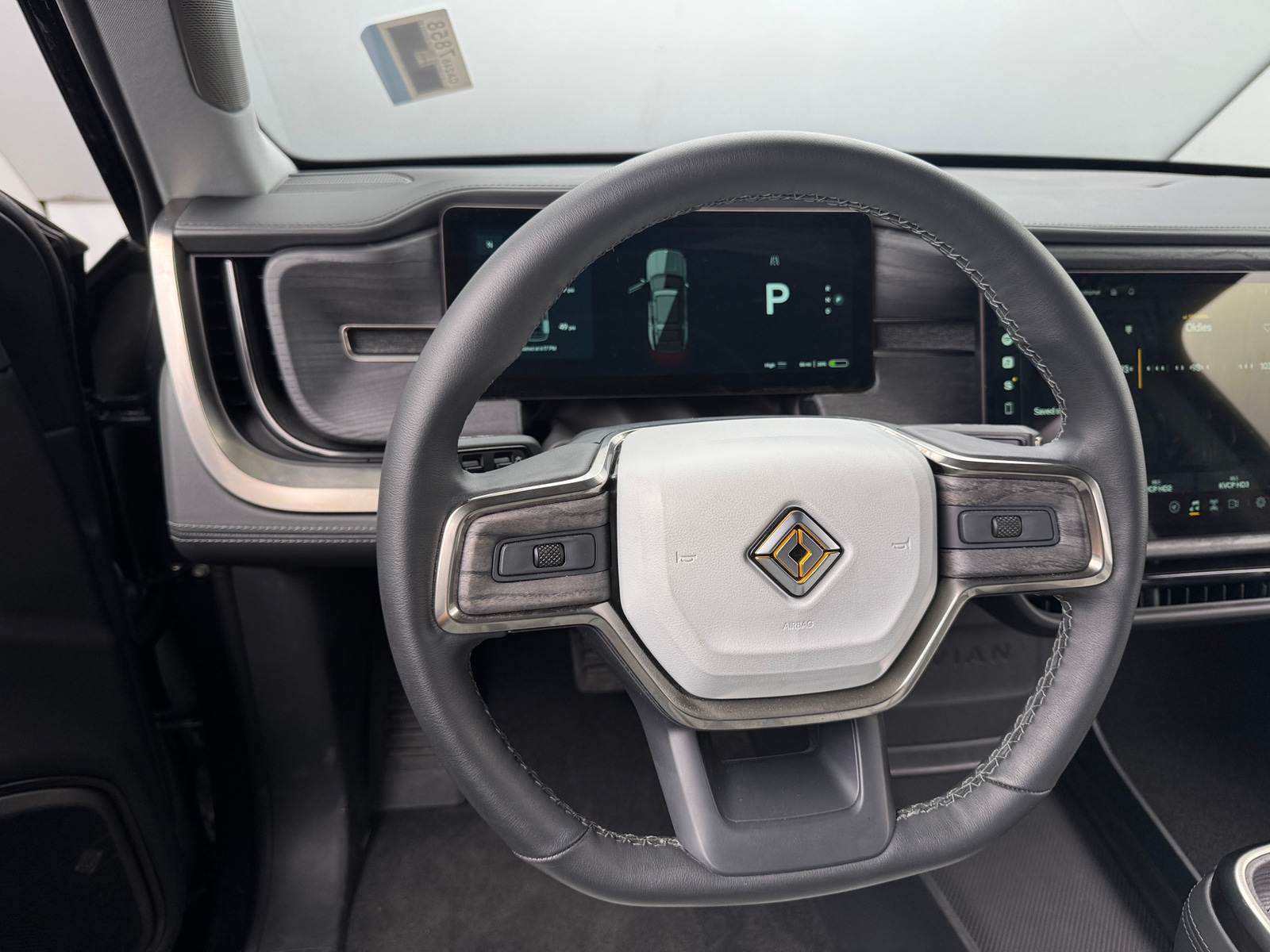 Thumbnail: 2025 Rivian R1S - 4