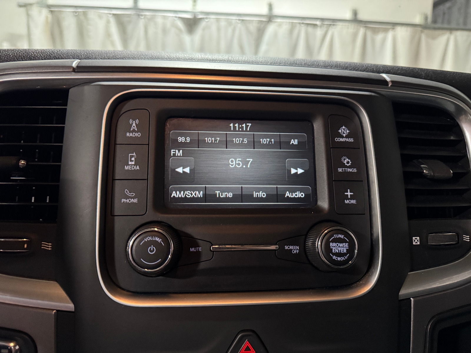 Thumbnail: 2022 RAM 1500 Classic - 4