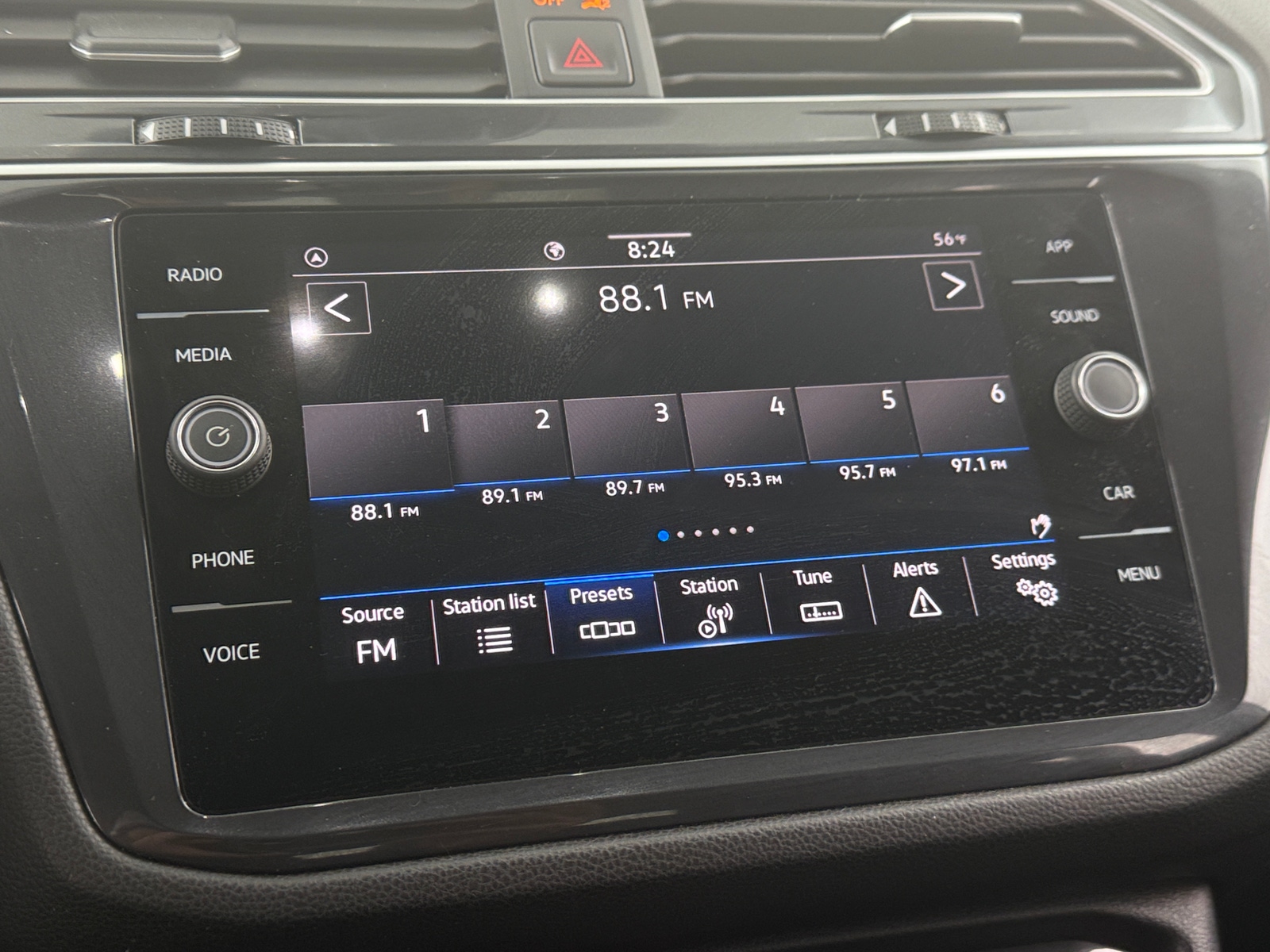 Thumbnail: 2024 Volkswagen Tiguan - 3