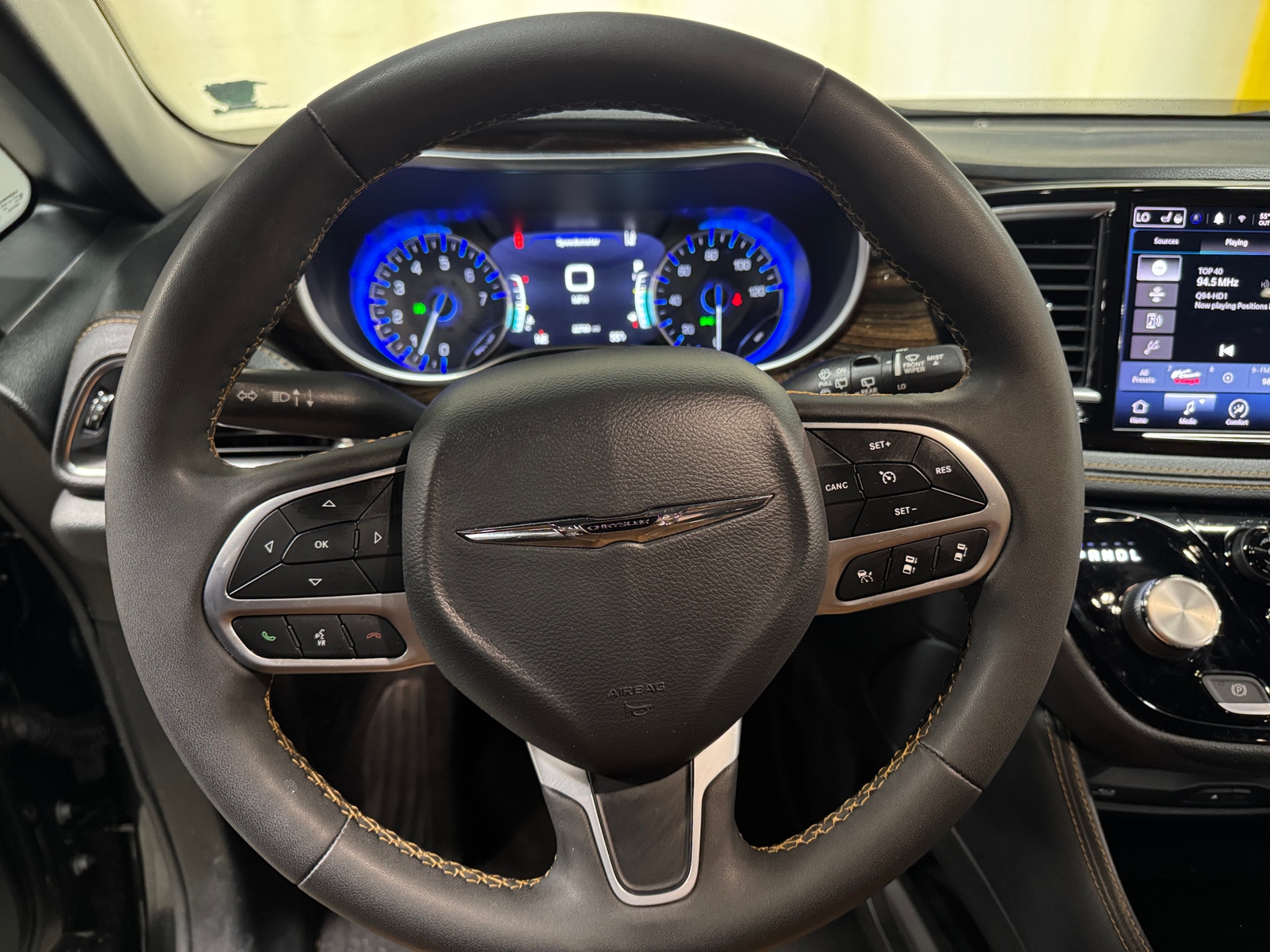 Thumbnail: 2022 Chrysler Pacifica - 4