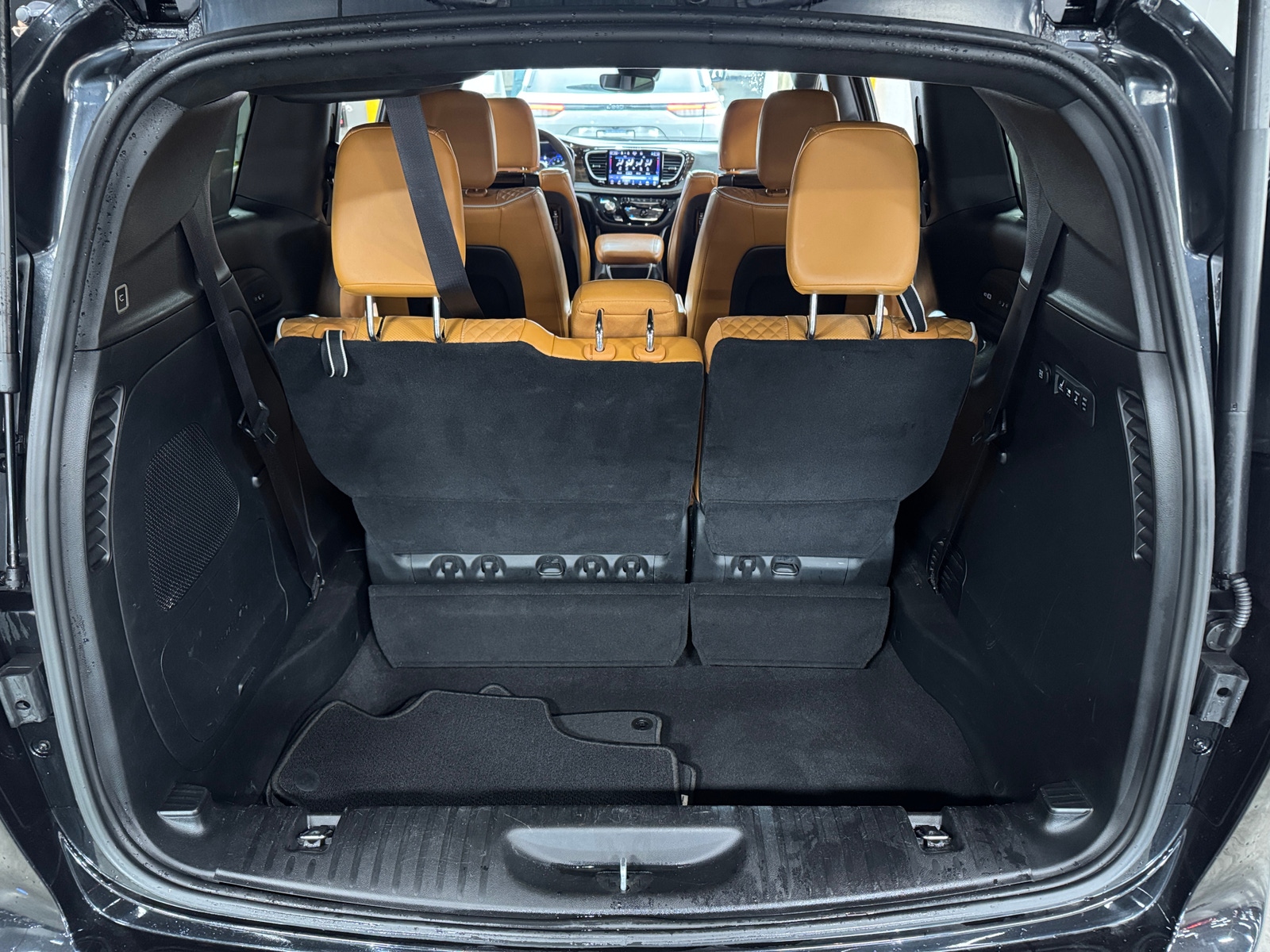 Thumbnail: 2022 Chrysler Pacifica - 6