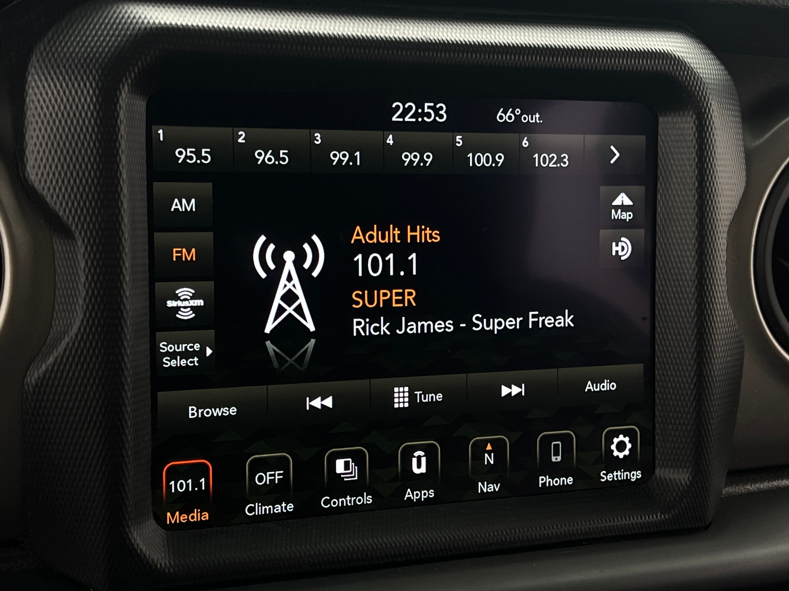 Thumbnail: 2021 Jeep Gladiator - 3