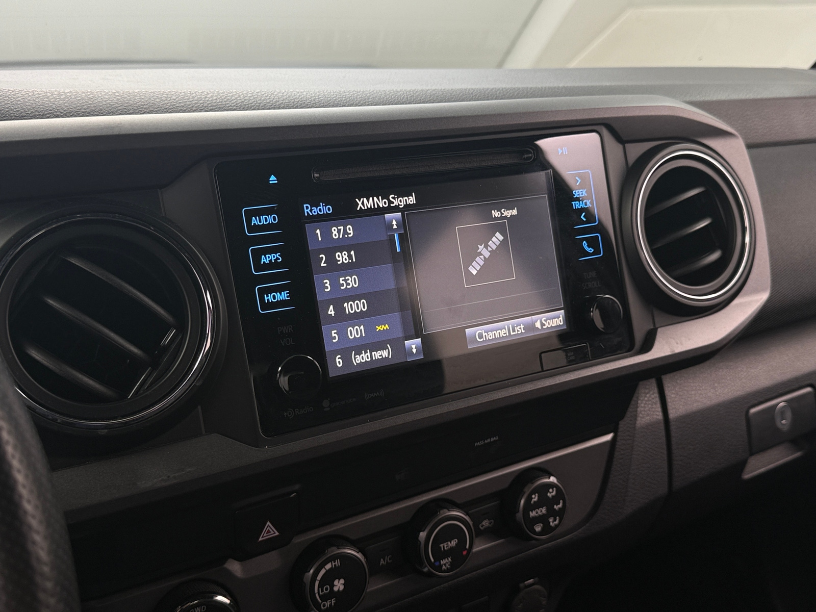 Thumbnail: 2019 Toyota Tacoma - 4