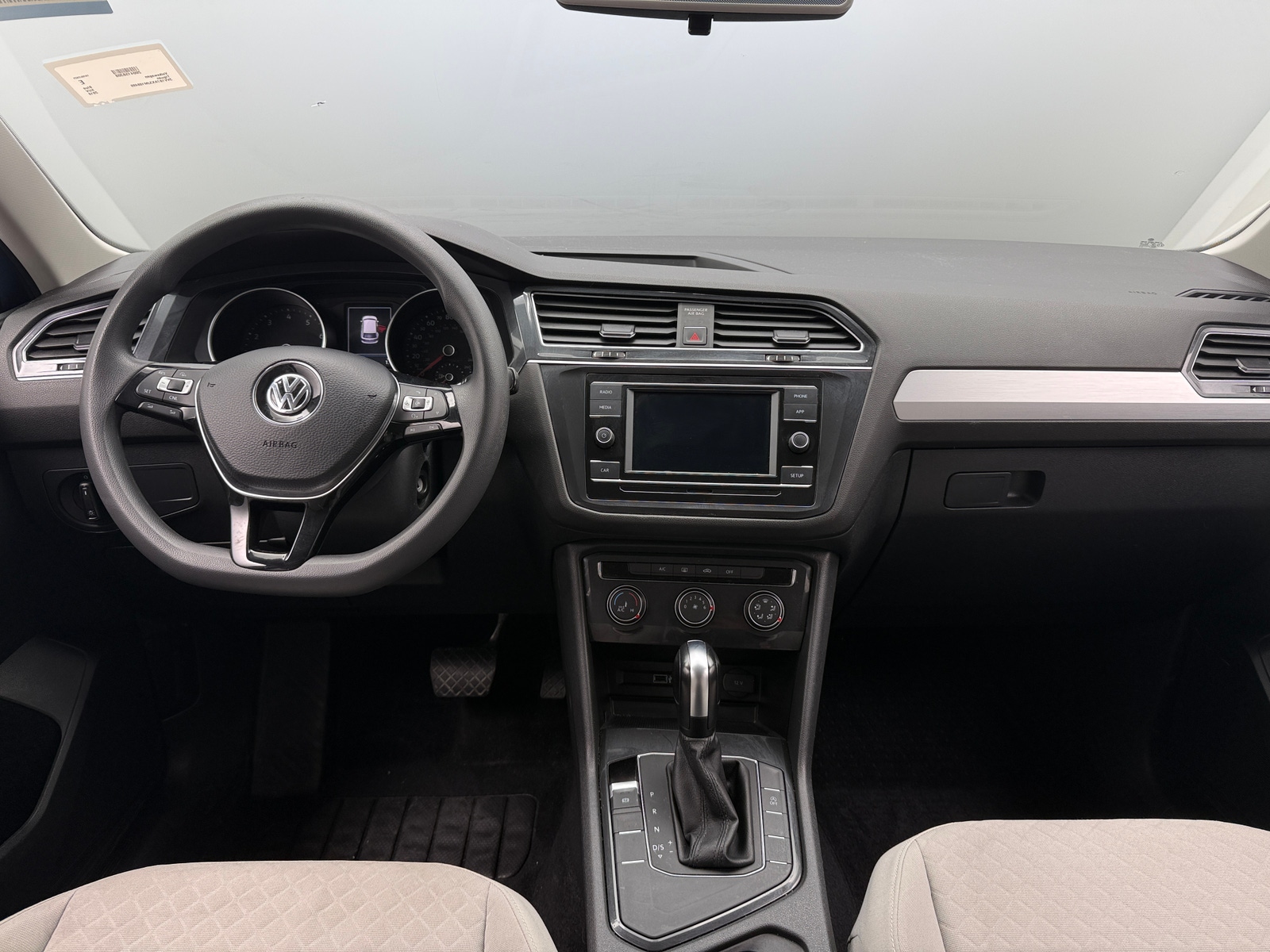 Thumbnail: 2018 Volkswagen Tiguan - 3