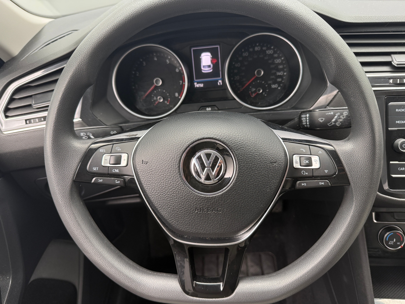 Thumbnail: 2018 Volkswagen Tiguan - 5