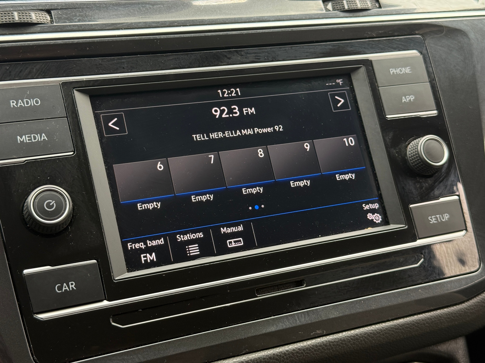 Thumbnail: 2018 Volkswagen Tiguan - 4