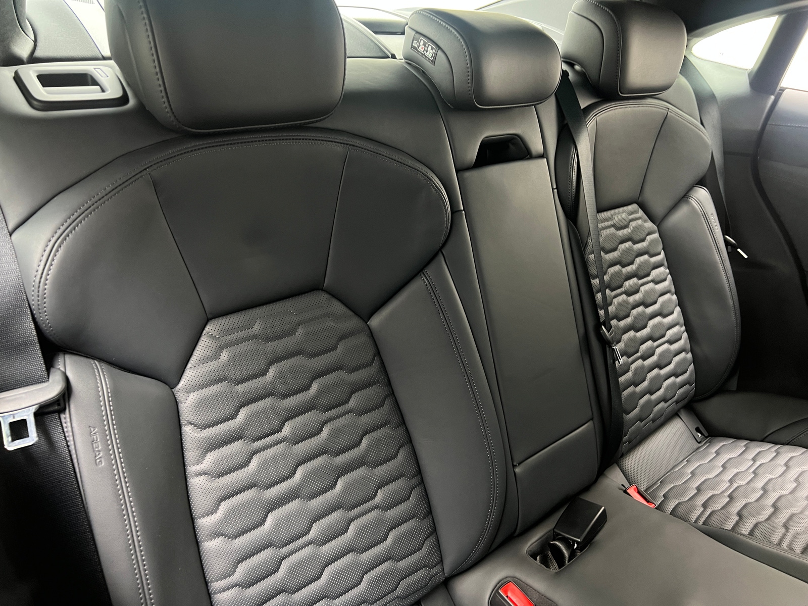 Thumbnail: 2022 Audi e-tron GT - 5