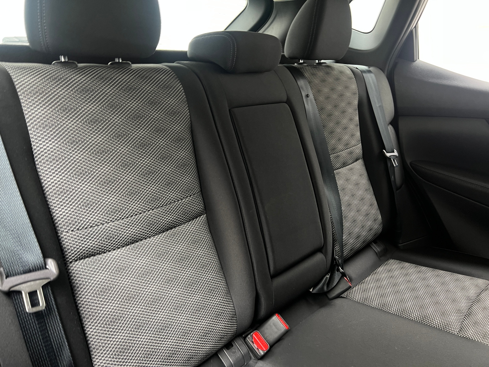 Thumbnail: 2020 Nissan Rogue Sport - 6