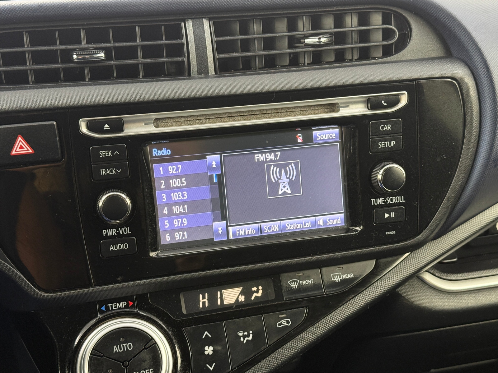 Thumbnail: 2015 Toyota Prius c - 4