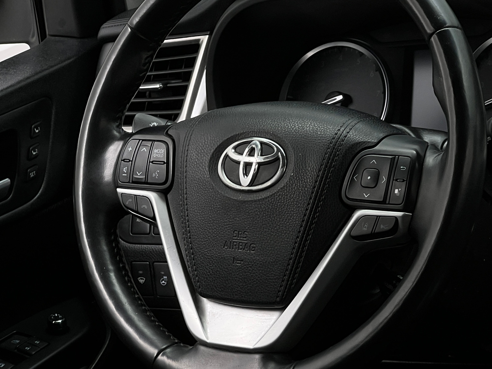 Thumbnail: 2019 Toyota Highlander - 4