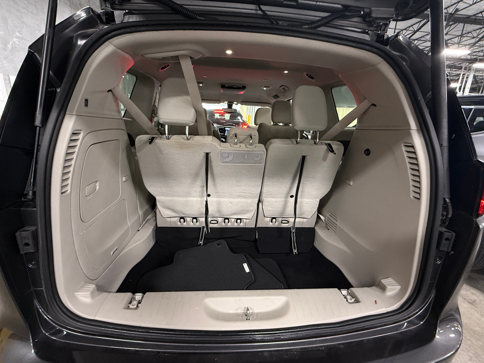 Thumbnail: 2018 Chrysler Pacifica - 7