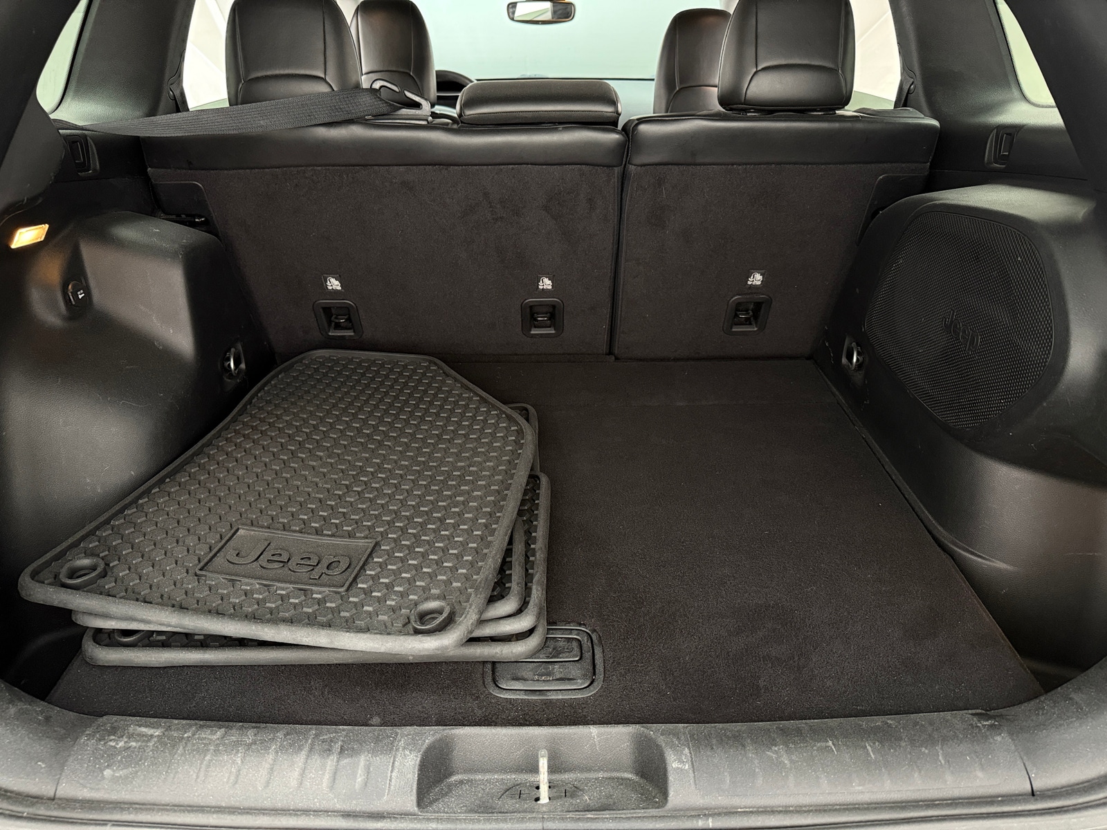 Thumbnail: 2020 Jeep Cherokee - 7