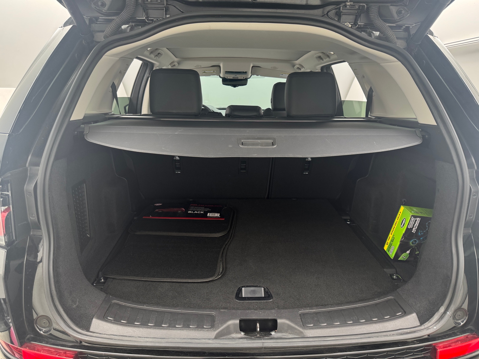 Thumbnail: 2024 Land Rover Discovery Sport - 6