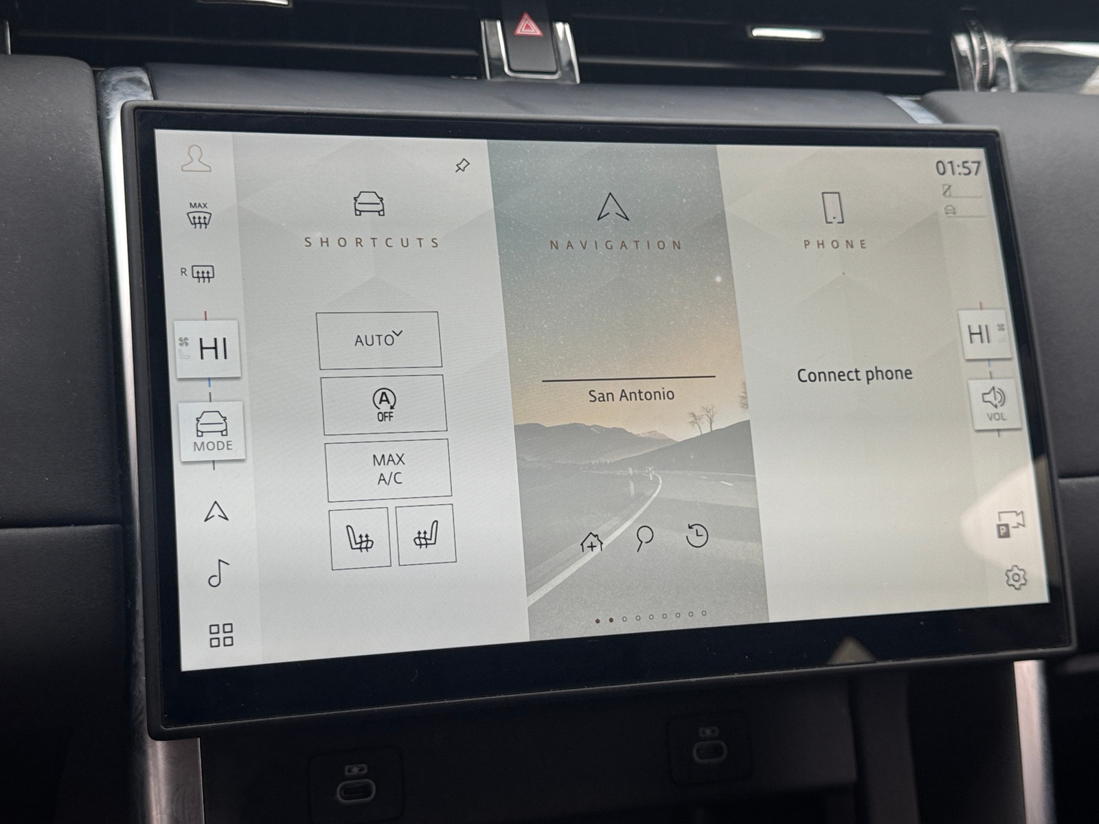 Thumbnail: 2024 Land Rover Discovery Sport - 3