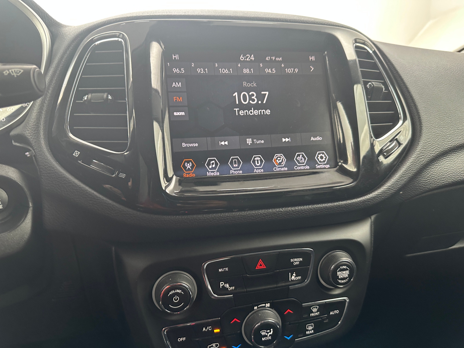 Thumbnail: 2021 Jeep Compass - 3