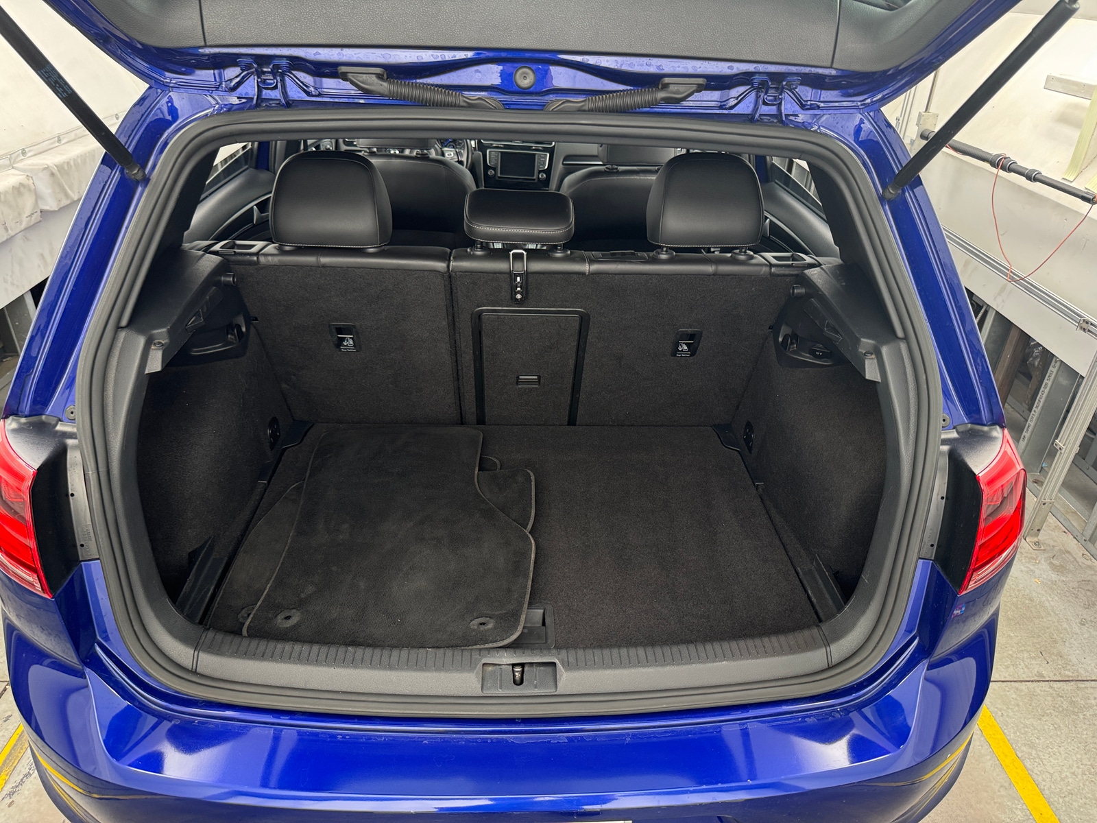 Thumbnail: 2016 Volkswagen Golf - 6