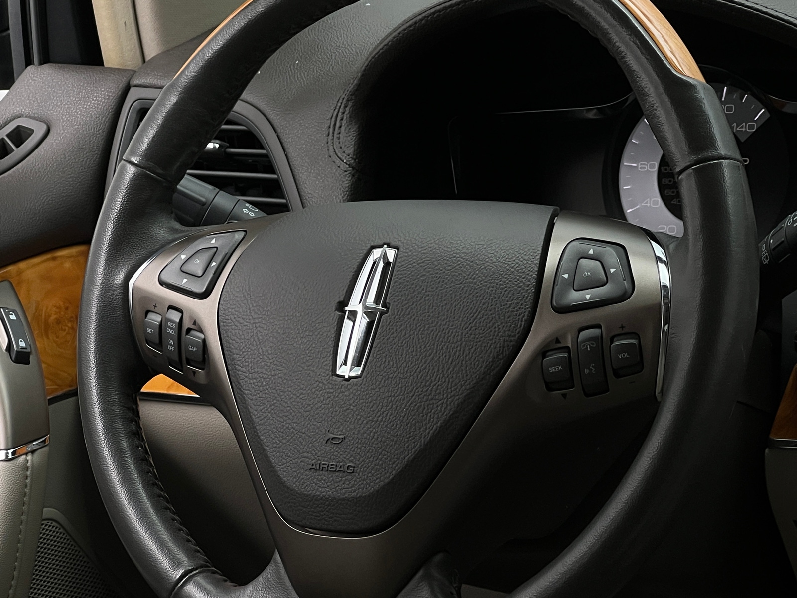 Thumbnail: 2015 Lincoln MKX - 4