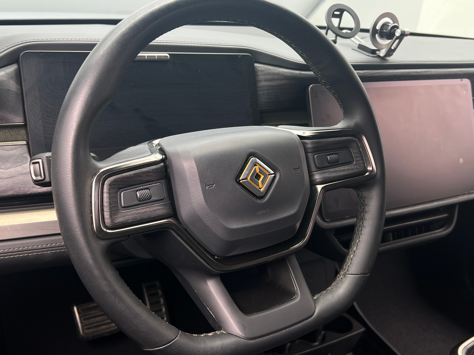 Thumbnail: 2022 Rivian R1T - 4