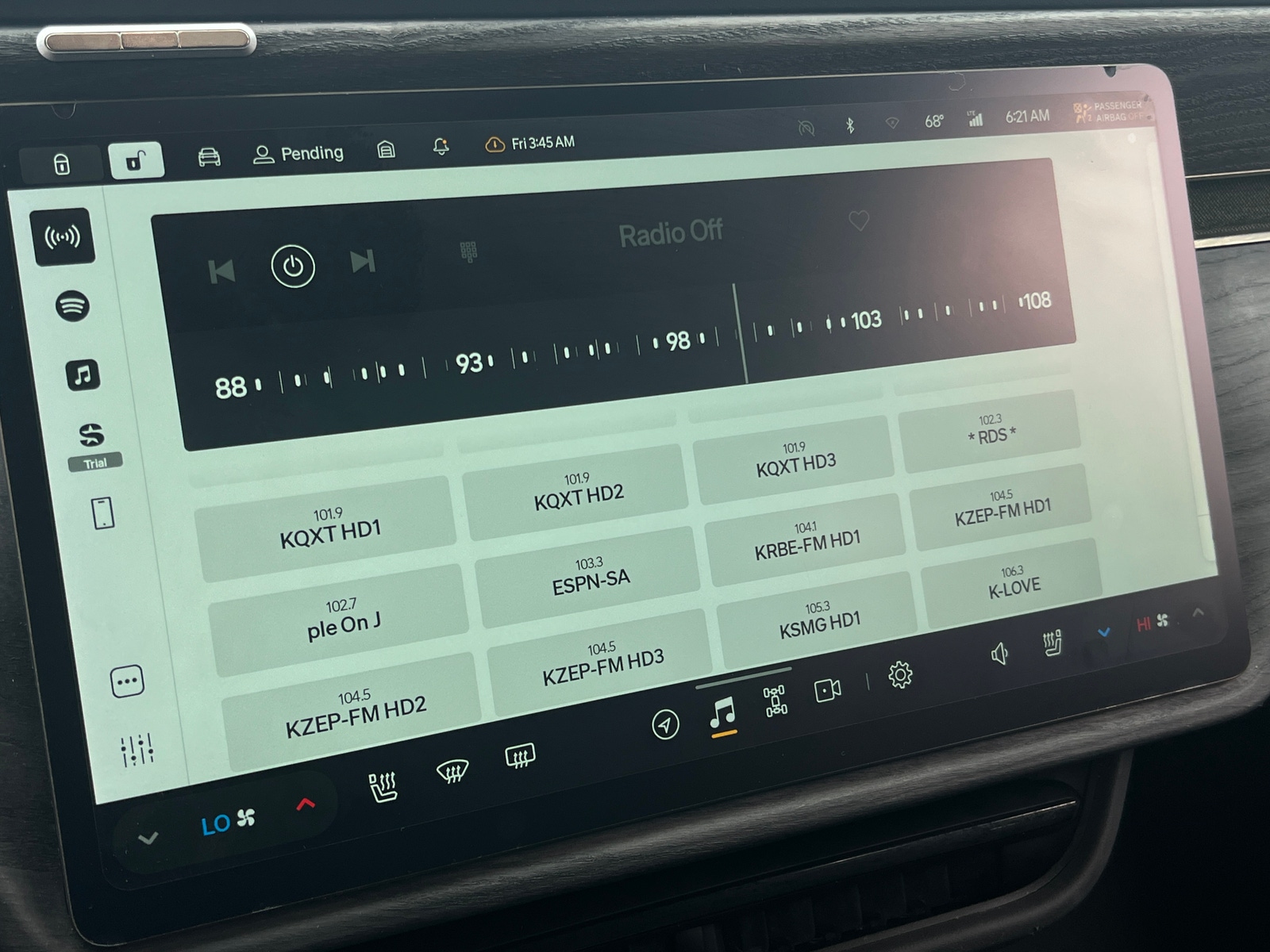 Thumbnail: 2022 Rivian R1T - 3