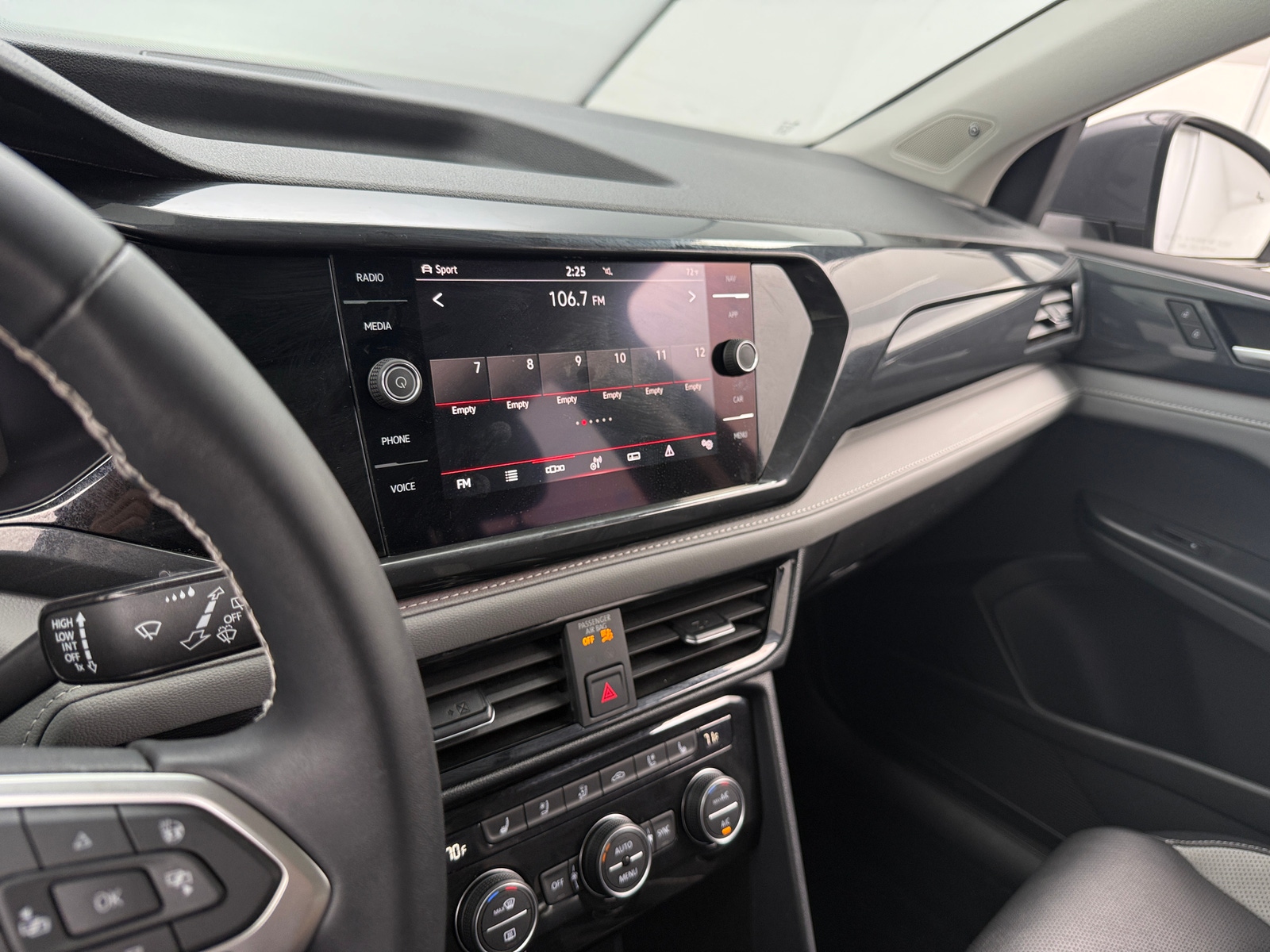 Thumbnail: 2022 Volkswagen Taos - 3