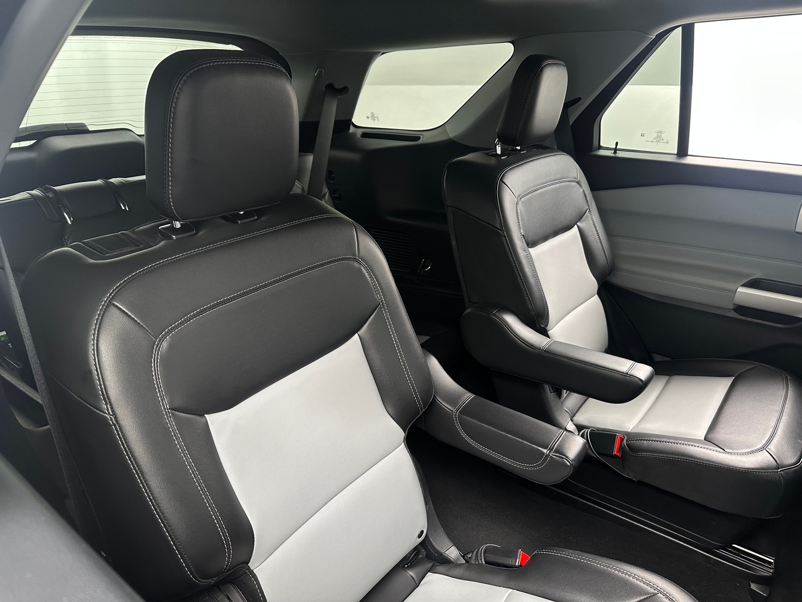 Thumbnail: 2022 Ford Explorer - 6