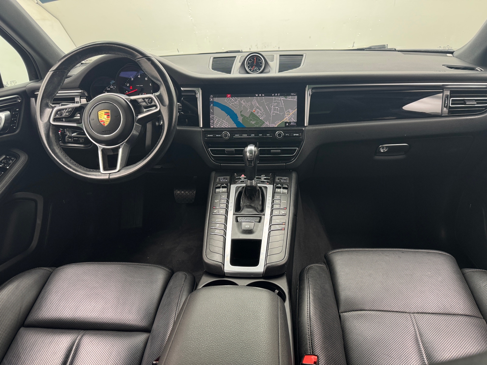 Thumbnail: 2020 Porsche Macan - 2