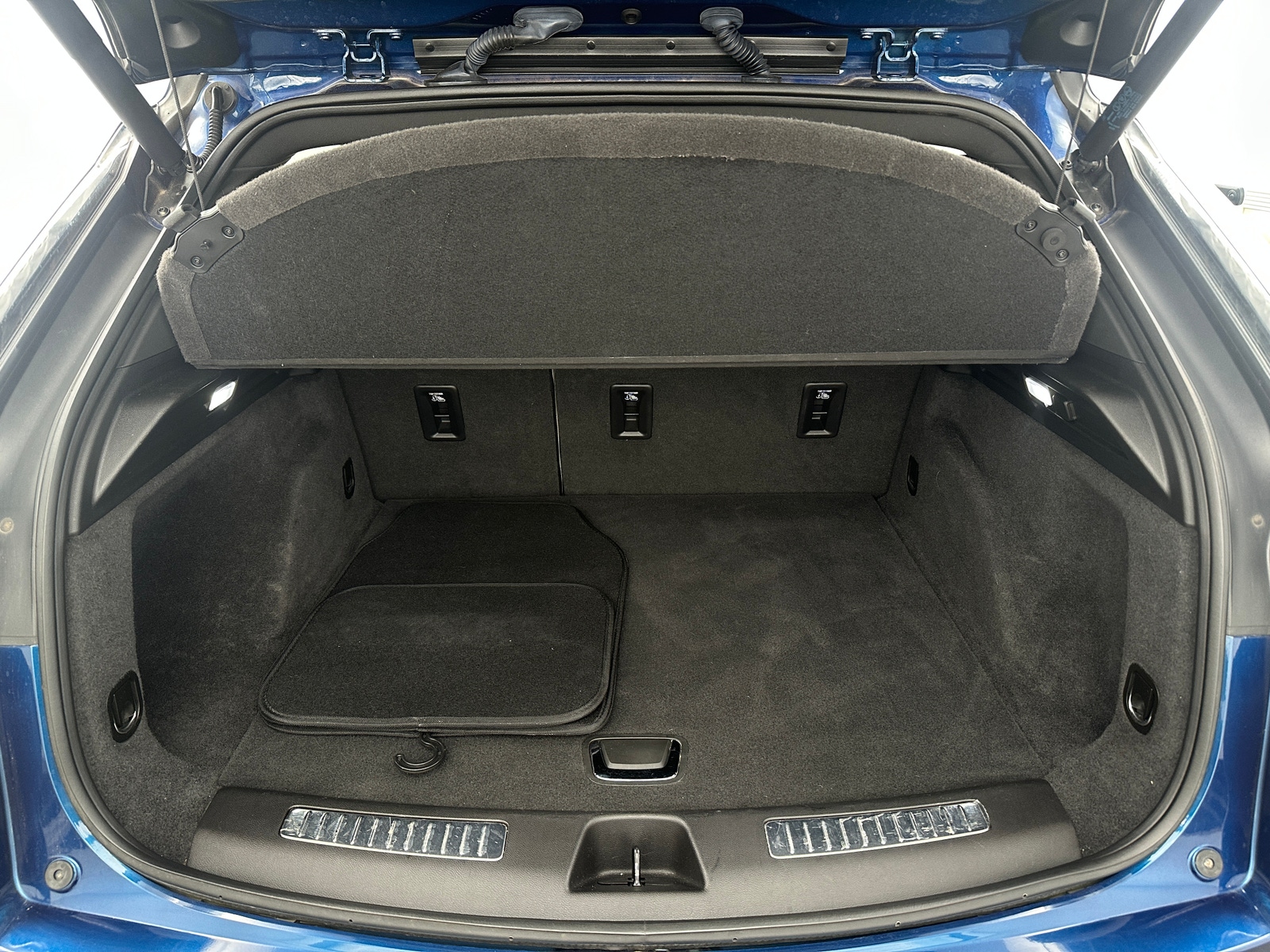 Thumbnail: 2019 Cadillac XT4 - 6