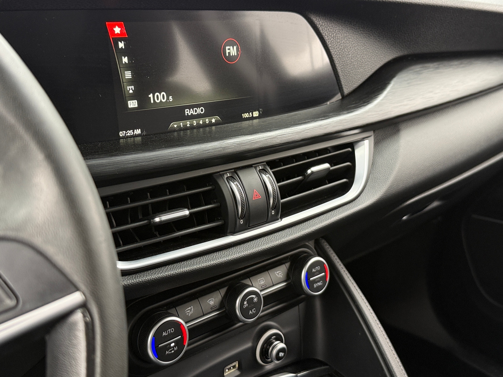 Thumbnail: 2018 Alfa Romeo Stelvio - 3