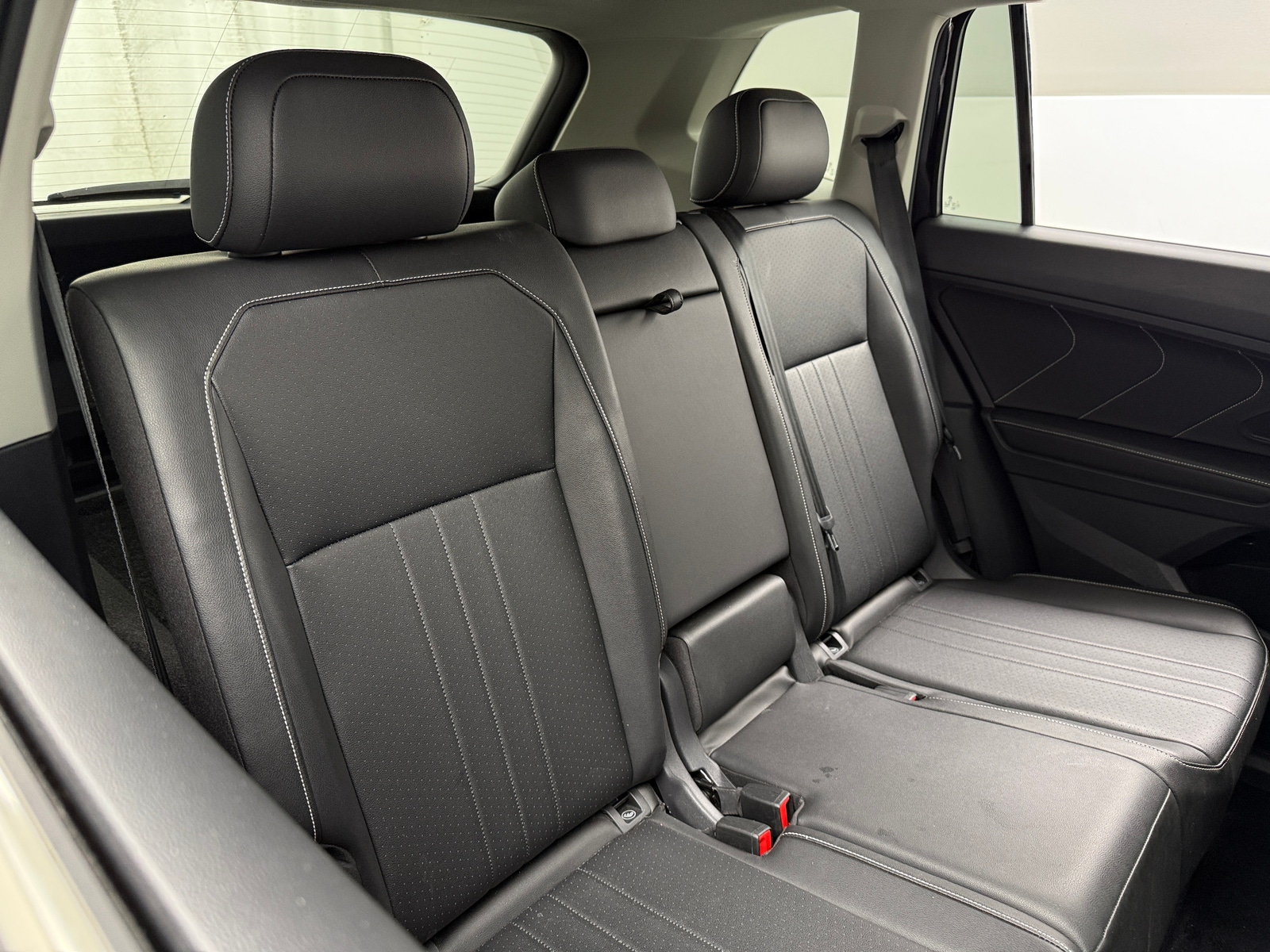 Thumbnail: 2022 Volkswagen Tiguan - 5