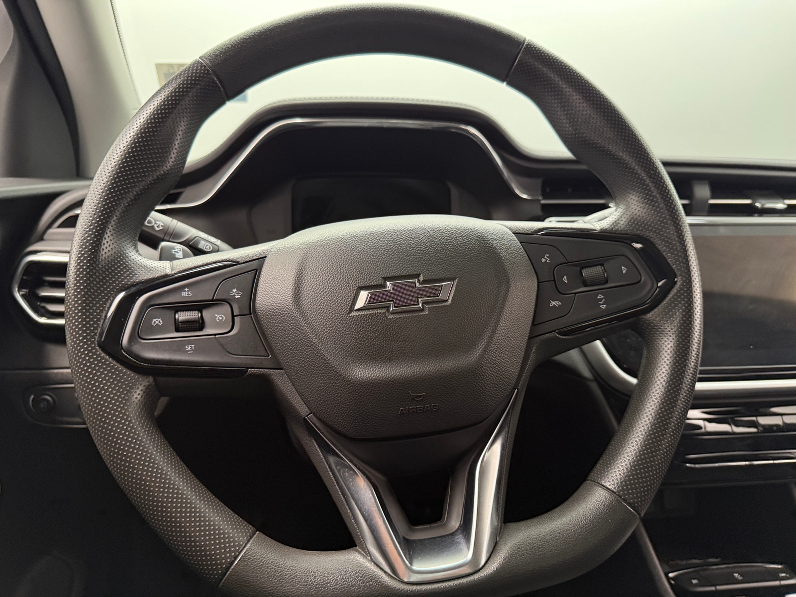 Thumbnail: 2023 Chevrolet Bolt EUV - 5