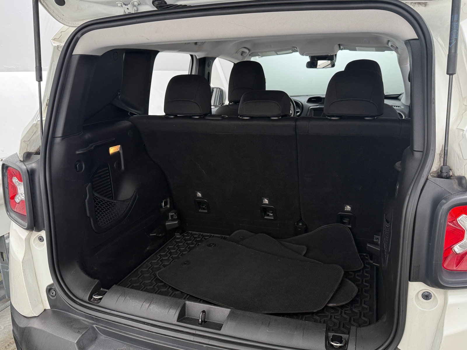 Thumbnail: 2018 Jeep Renegade - 7