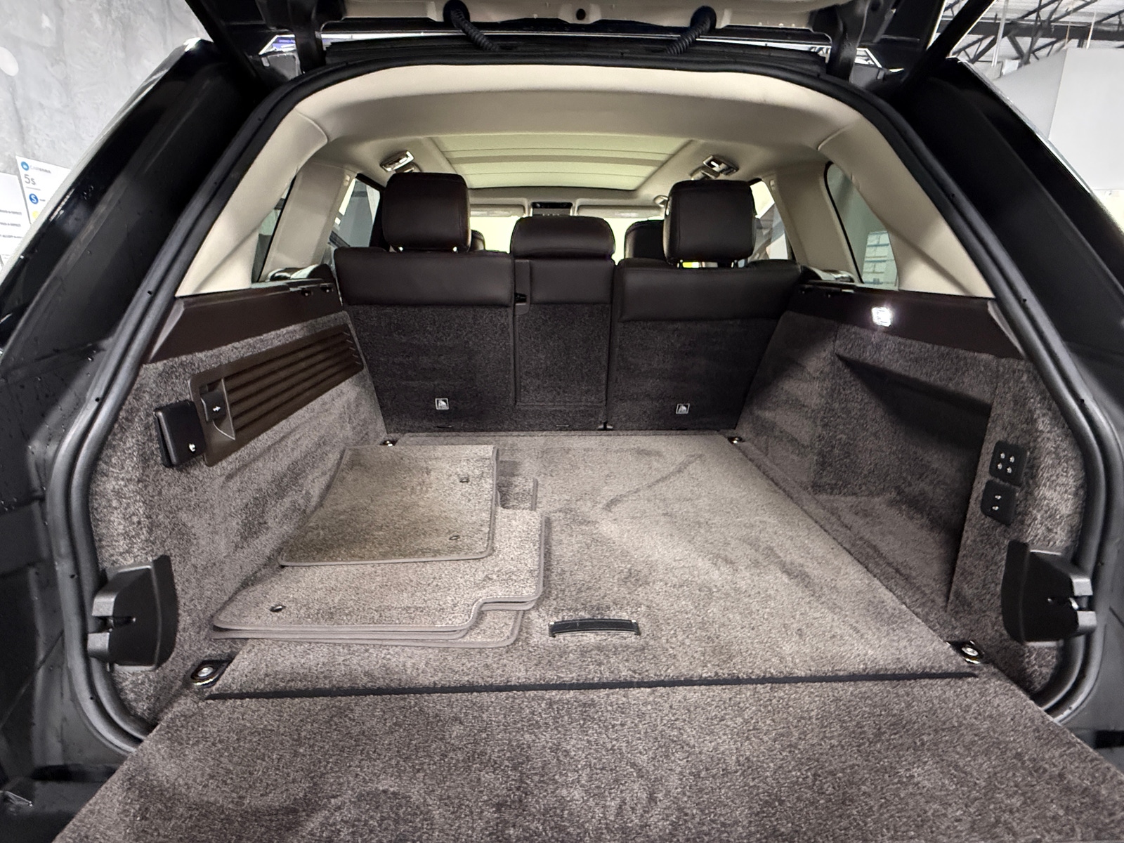 Thumbnail: 2018 Land Rover Range Rover - 6