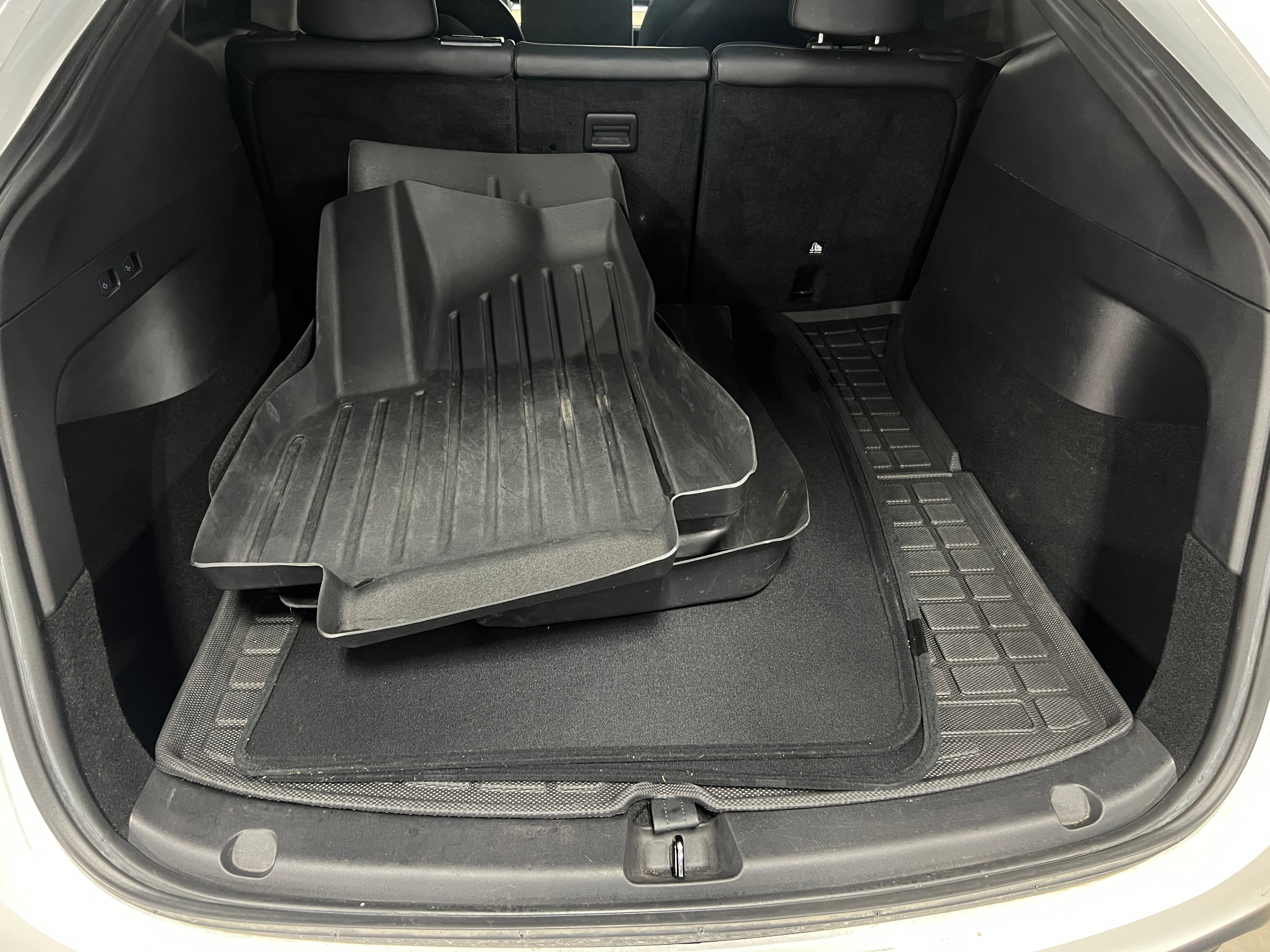 Used 2021 Tesla Model Y Long Range with VIN 5YJYGDEE3MF193438 for sale in Oak Creek, WI