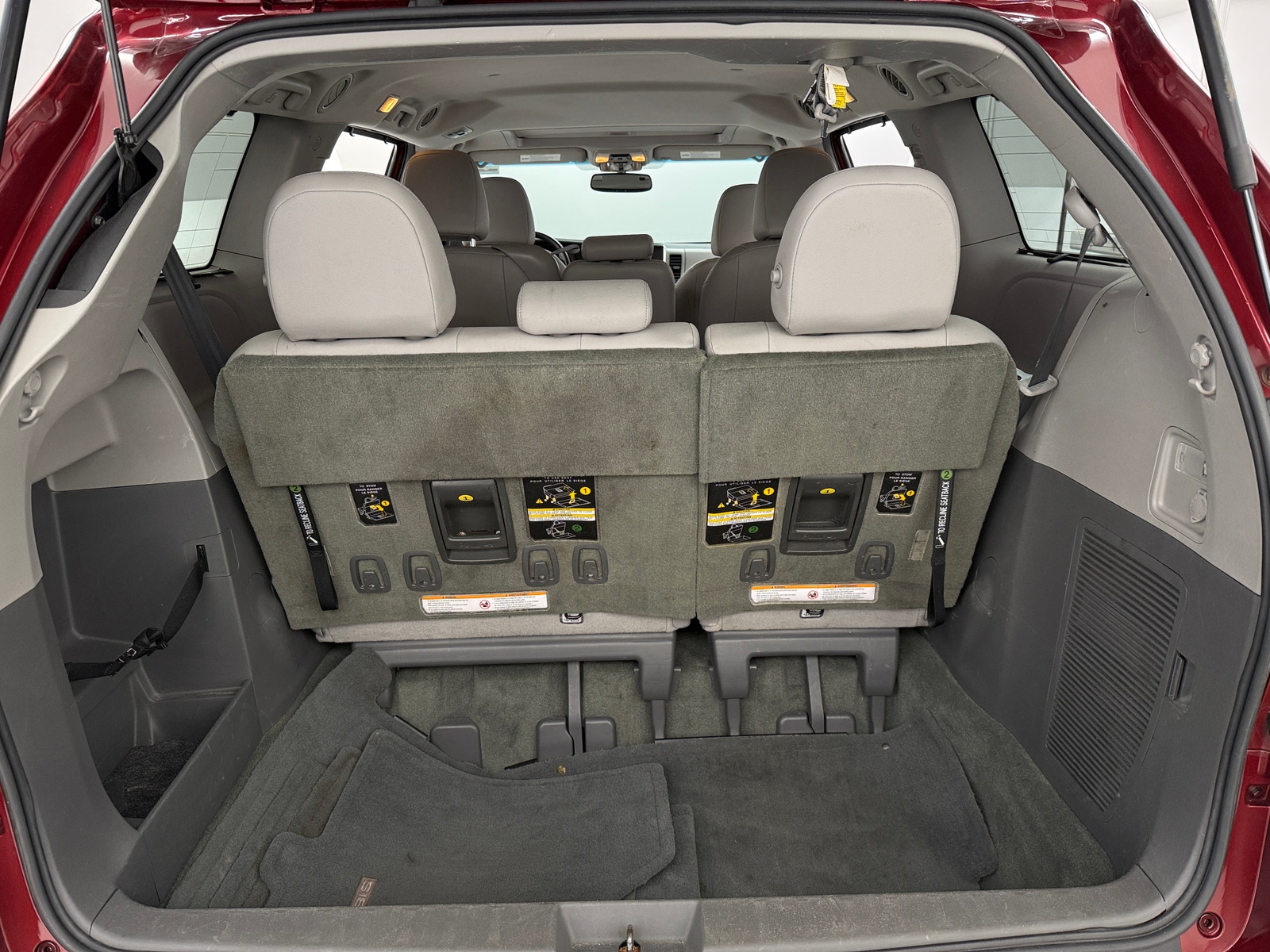 Thumbnail: 2016 Toyota Sienna - 6