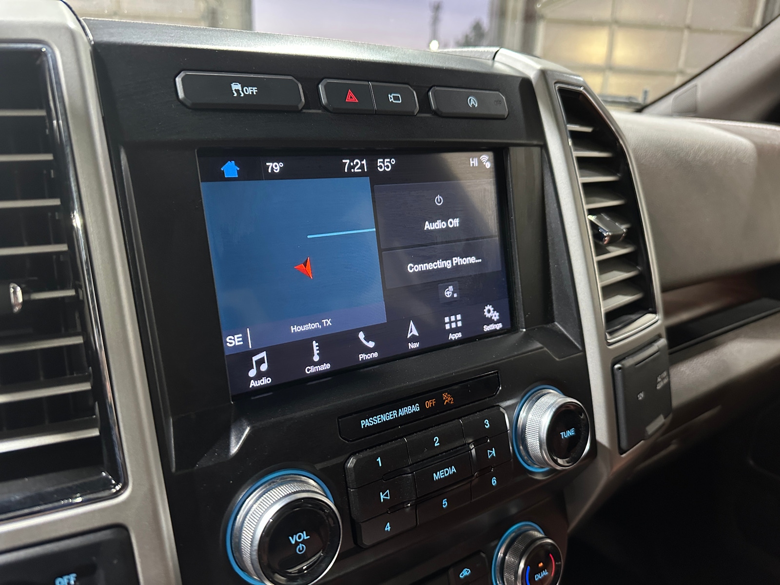 Thumbnail: 2019 Ford Econoline - 3