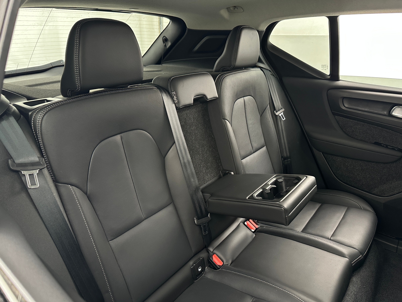 Thumbnail: 2025 Volvo XC40 - 5