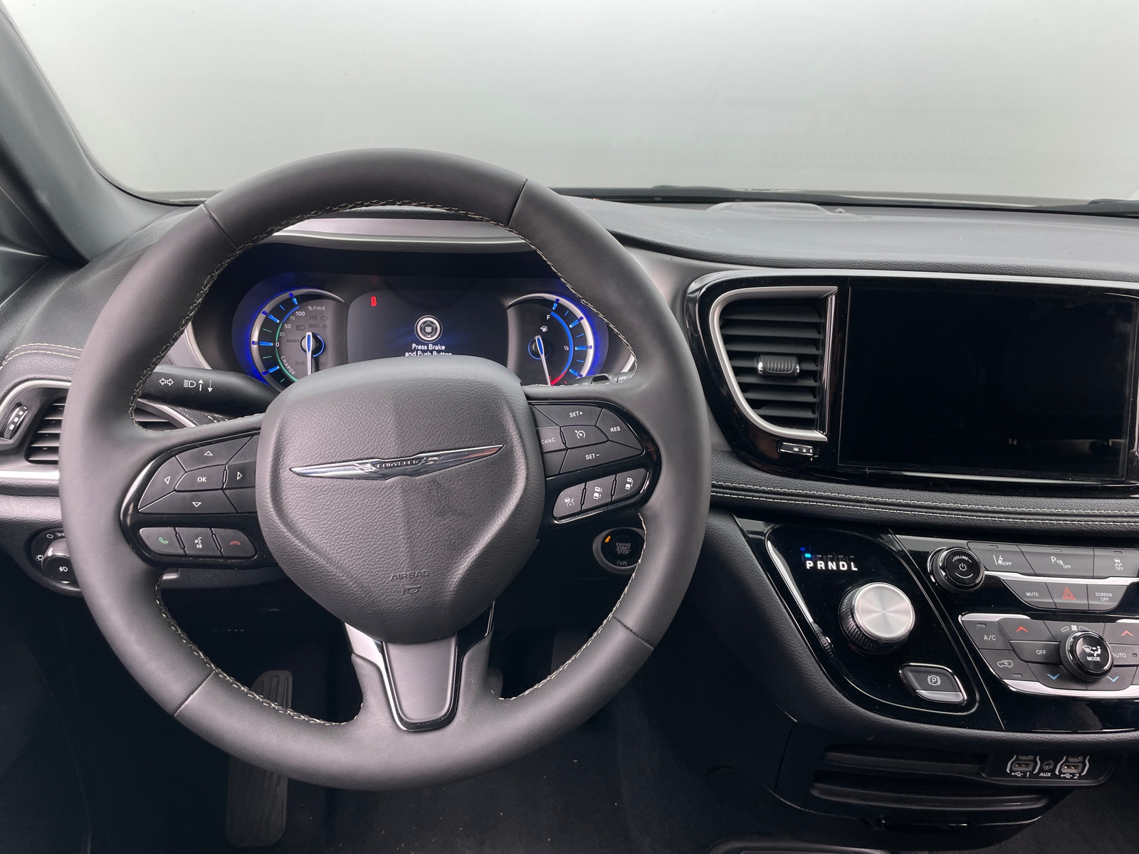 Thumbnail: 2023 Chrysler Pacifica - 4