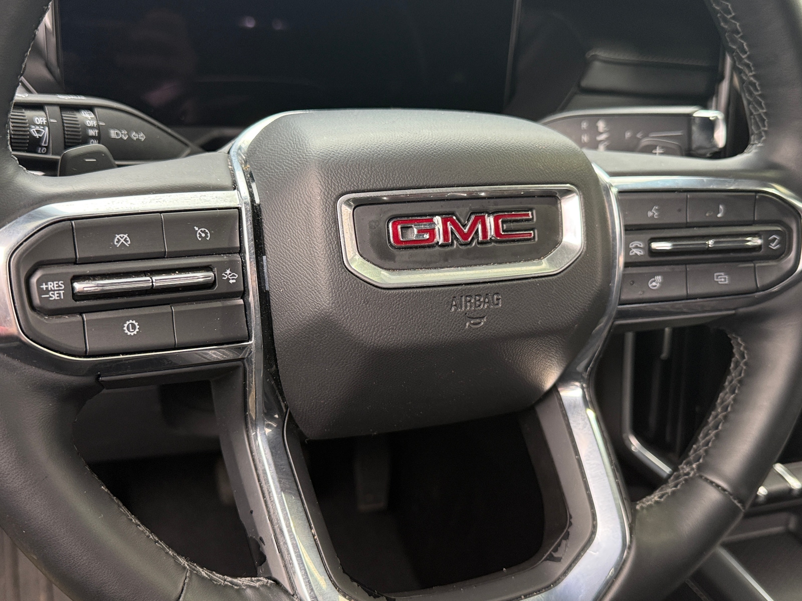 Thumbnail: 2025 GMC Acadia - 5