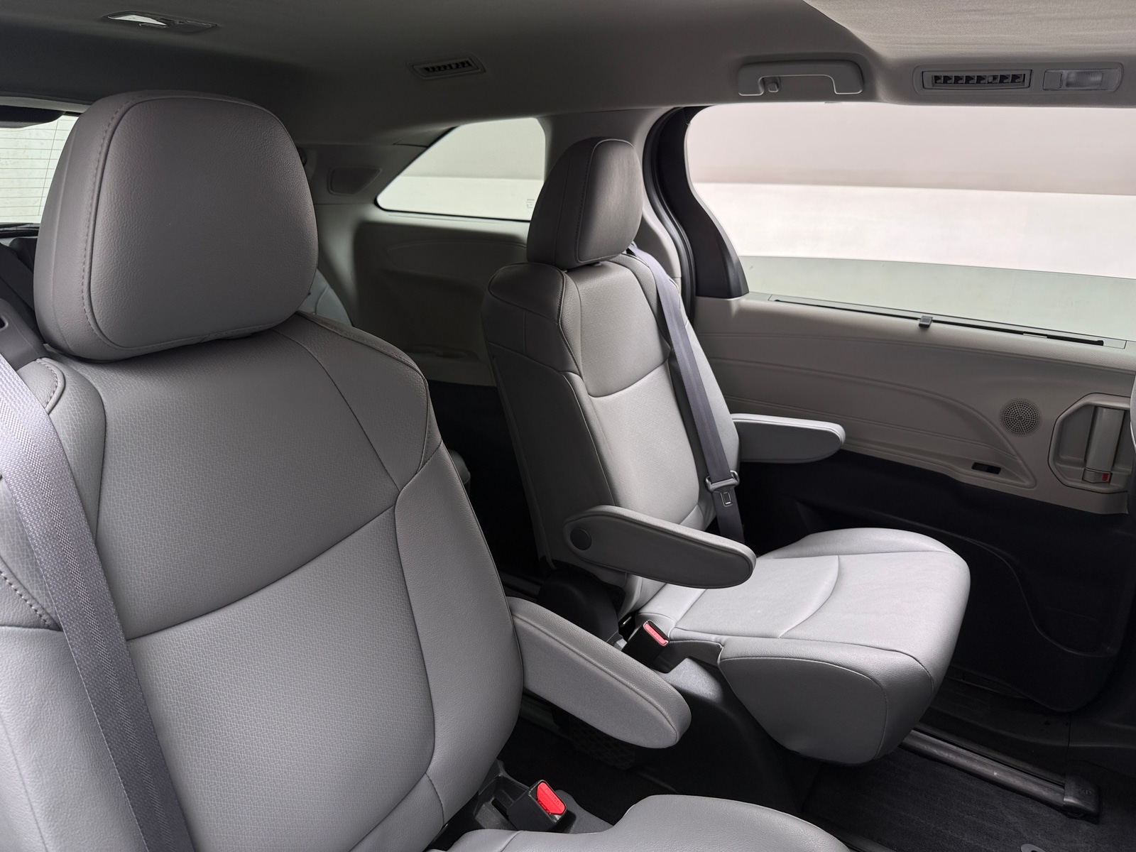 Thumbnail: 2024 Toyota Sienna - 5