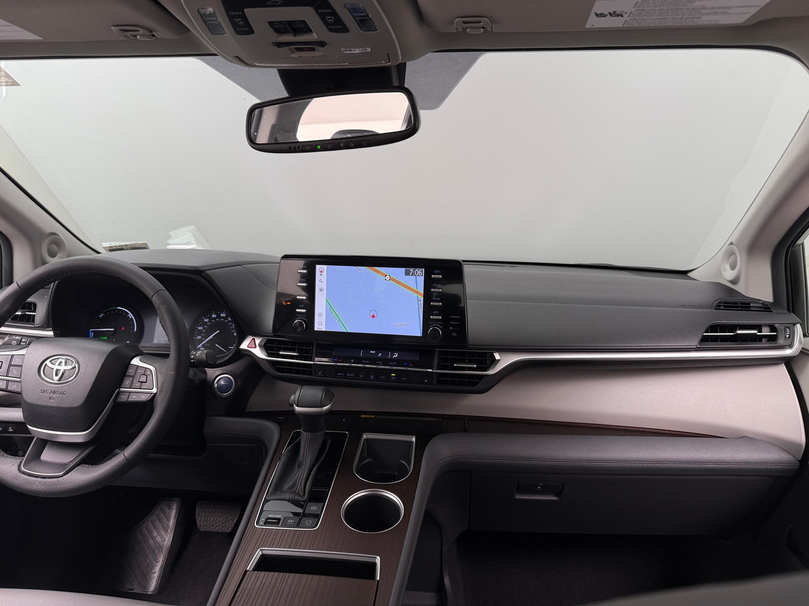 Thumbnail: 2024 Toyota Sienna - 2